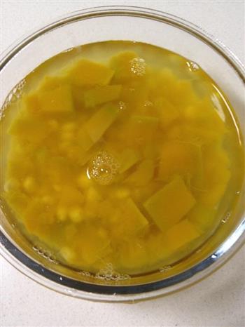 南瓜玉米糊糊-宝宝辅食的做法步骤1