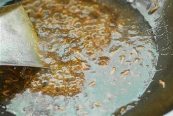 虾皮锅塌豌豆凉粉的做法步骤6