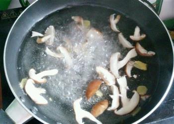 减肥美味餐－冬瓜香菇鸡胸肉虾皮面汤的做法图解6