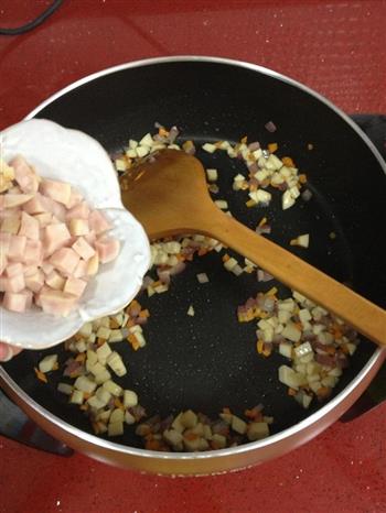 蒜肠杏鲍菇甜豆炒饭的做法步骤5