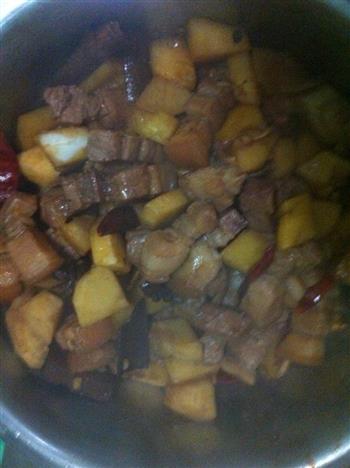 红烧肉焖土豆的做法步骤1