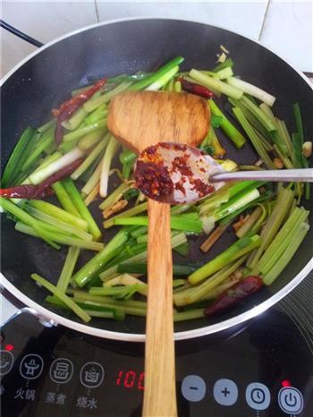 蒜苗芹菜炒肉的做法步骤10