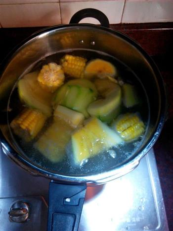 木瓜玉米骨头汤的做法步骤4