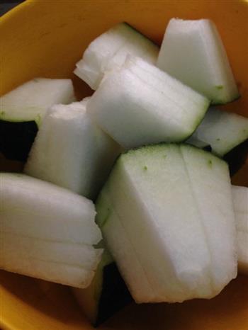 冬瓜薏仁米海带排骨汤的做法步骤2