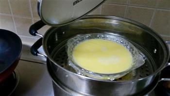 新式肉饼蒸蛋的做法步骤1