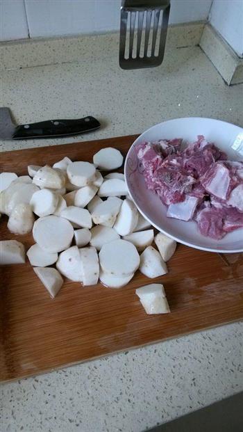 芋头海带排骨汤的做法步骤1