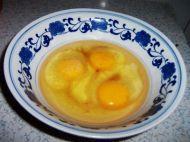 苦瓜尖椒炒鸡蛋的做法步骤2