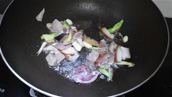 土豆焖腊肉的做法步骤6