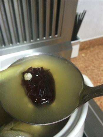 枸杞薏米鸽子汤的做法步骤2