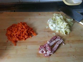培根胡萝卜蔬菜粥的做法步骤1
