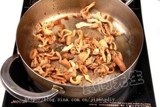 瑜黄蘑炒河虾的做法步骤10