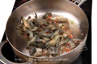 瑜黄蘑炒河虾的做法步骤6