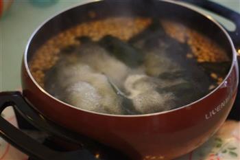 海带黄豆排骨汤的做法步骤5
