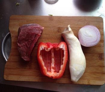 杏鲍菇黑椒牛肉粒的做法步骤1