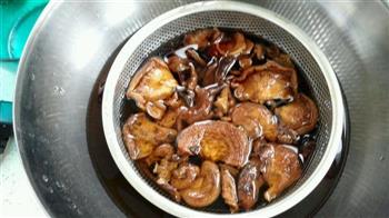 菌菇海鲜豆腐味增汤的做法步骤1