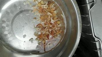 菌菇海鲜豆腐味增汤的做法图解2