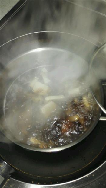 菌菇海鲜豆腐味增汤的做法图解4