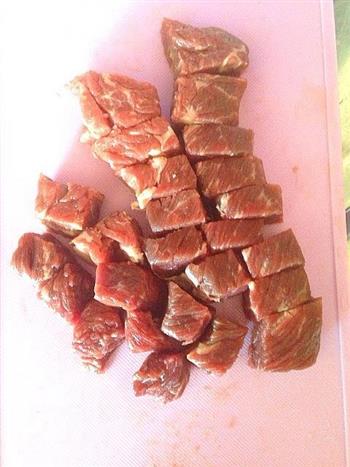 芹菜白萝卜炖牛肉的做法步骤1