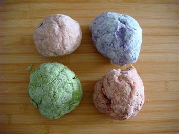 自制纯天然蔬菜汁彩色面条的做法步骤5