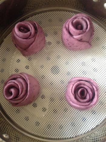 蓝莓玫瑰花馒头的做法步骤5