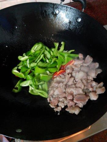 尖椒炒肉的做法步骤6