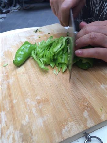 尖椒肉丝炒豆角的做法步骤3
