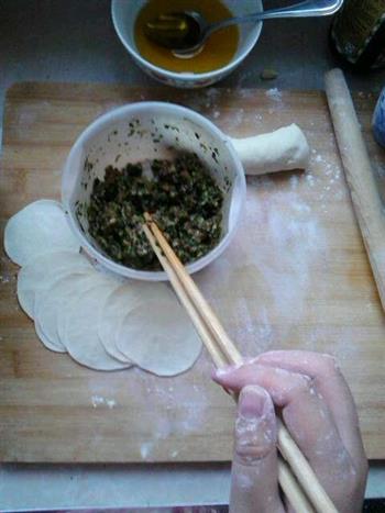 柳叶蒸饺的做法步骤2