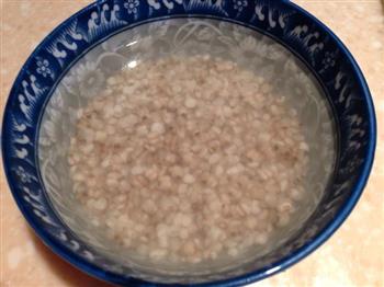 绿豆薏米百合莲子杂粮粥的做法步骤1