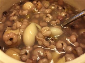 绿豆薏米百合莲子杂粮粥的做法步骤5