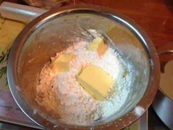 恺妈自制红豆蛋黄酥的做法步骤3