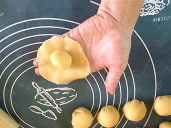 恺妈自制红豆蛋黄酥的做法步骤8