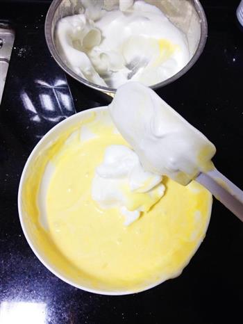 芒果奶油蛋糕卷—超详细步骤口感绵软也不会开裂唷的做法步骤13