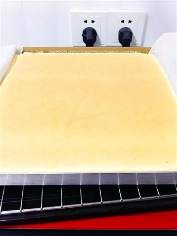 芒果奶油蛋糕卷—超详细步骤口感绵软也不会开裂唷的做法步骤18