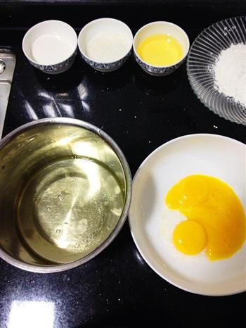 芒果奶油蛋糕卷—超详细步骤口感绵软也不会开裂唷的做法步骤3