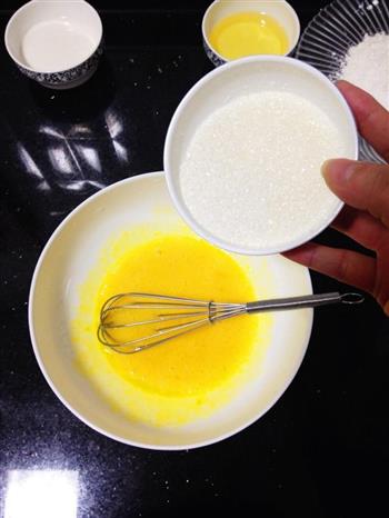 芒果奶油蛋糕卷—超详细步骤口感绵软也不会开裂唷的做法步骤4