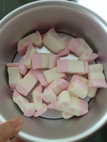 奶香牛扎糖加糖纸的做法步骤1