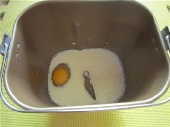 奶香鸡蛋餐包的做法步骤1