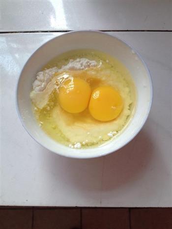 葱油鸡蛋饼的做法步骤1