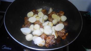土豆烧鸡腿的做法步骤9