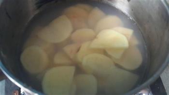 土豆蘑菇奶油汤的做法步骤2