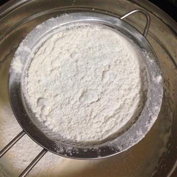 炼乳海绵杯子蛋糕-附全蛋打发法的做法步骤4
