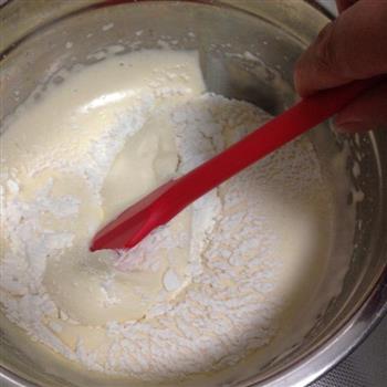 炼乳海绵杯子蛋糕-附全蛋打发法的做法步骤5