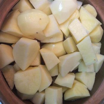 土豆焖排骨的做法图解5