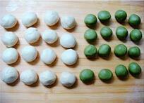抹茶绿豆酥的做法步骤2