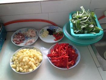 红辣椒炒肉的做法步骤1