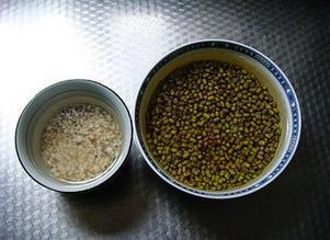 绿豆薏米豆浆的做法图解1