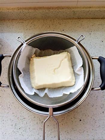 花家简单料理-嫩豆腐炒蛋的做法图解1