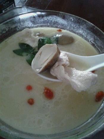 椰子香茅鸡汤的做法步骤3