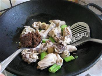 茶树菇炖鸡的做法步骤8
