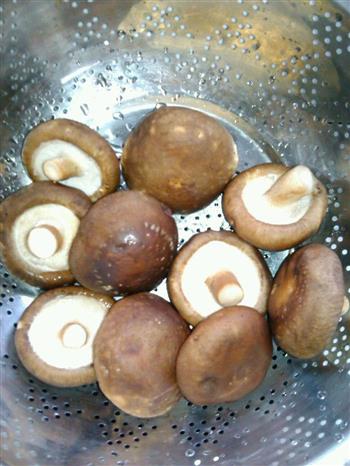 香菇聚会-香菇烤蛋，酿香菇，孜然烤香菇的做法图解1